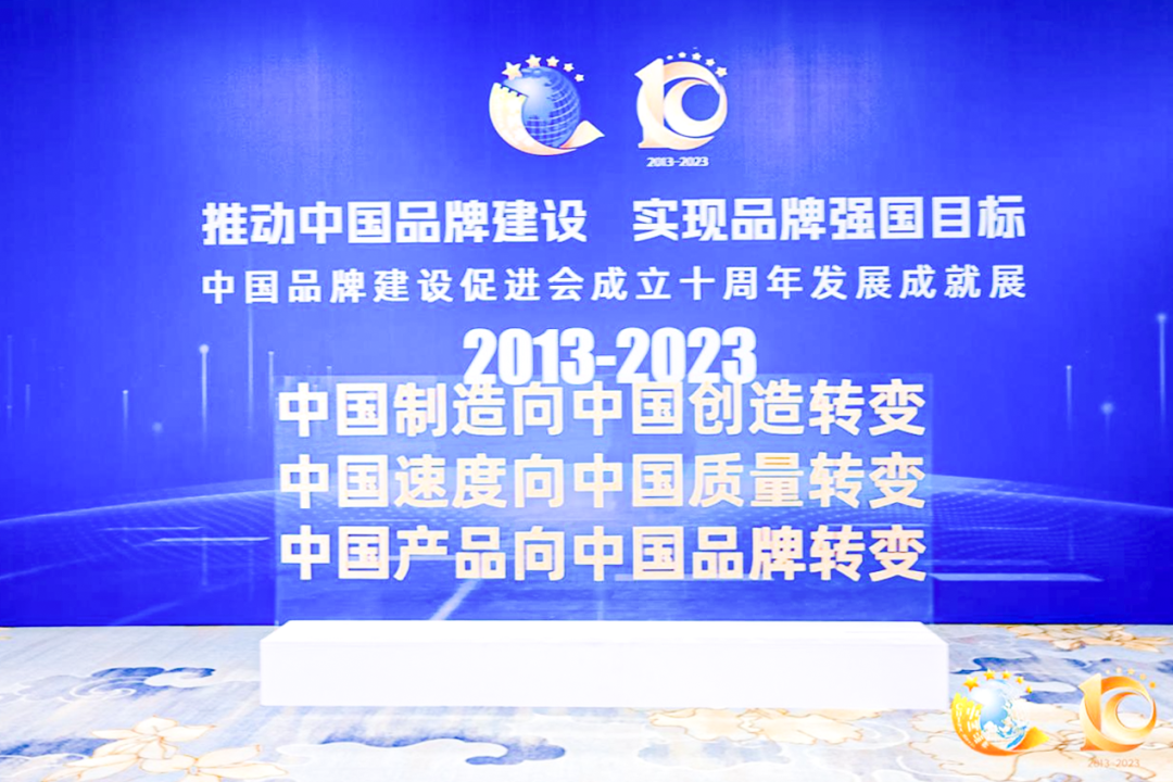 快意電梯獲評“突出貢獻品牌單位”，樹立中國品牌標桿力量